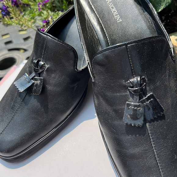 Like new Enzo Angiolini mules, black leather upper with patent accent. - Picture 2 of 7